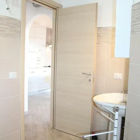 Modern Chic Pool House 24 Holiday home