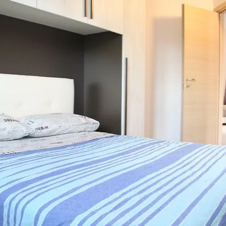 Modern Chic Pool House 24 *